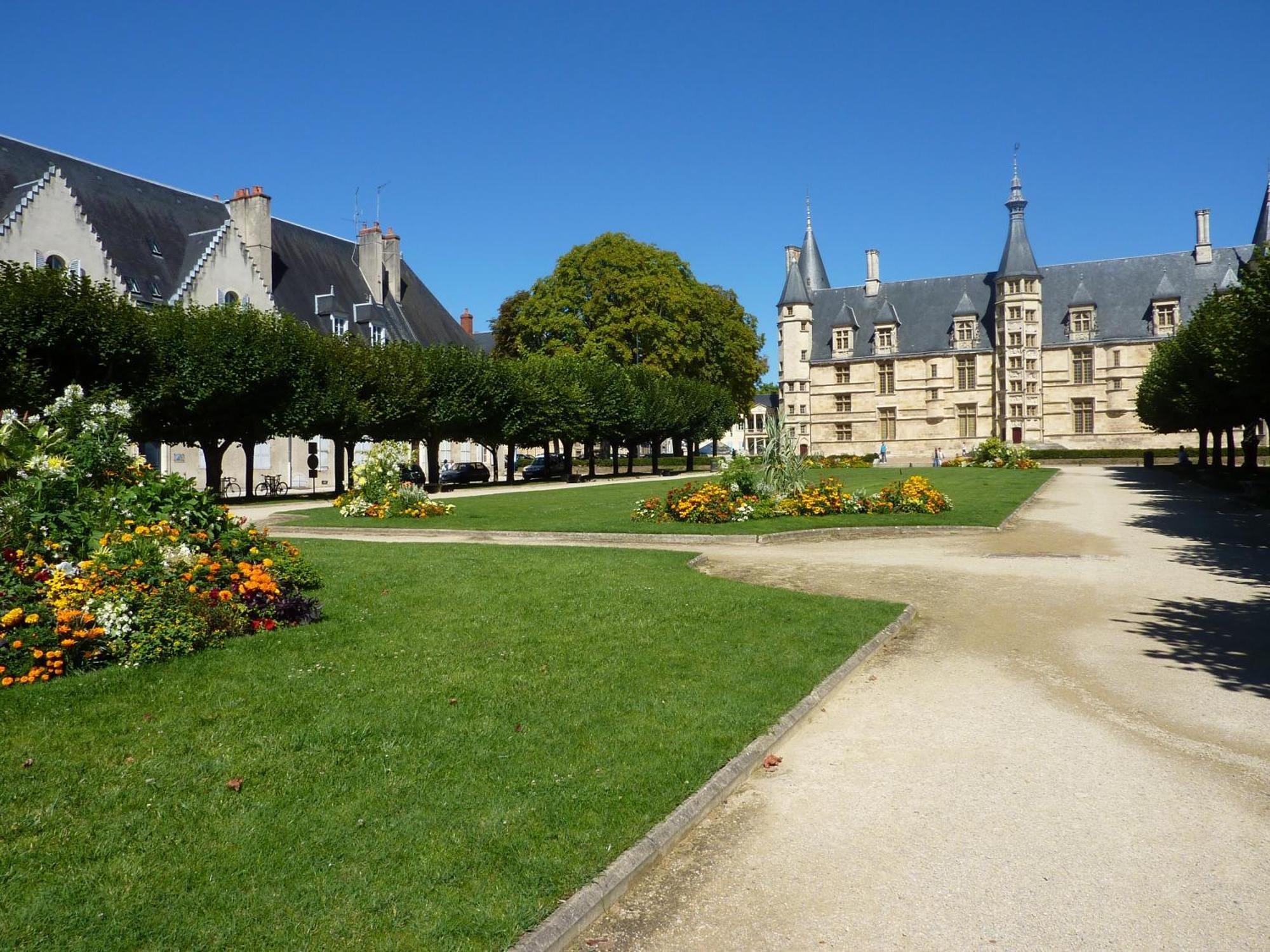 Hotel Des Ducs ヌヴェール エクステリア 写真