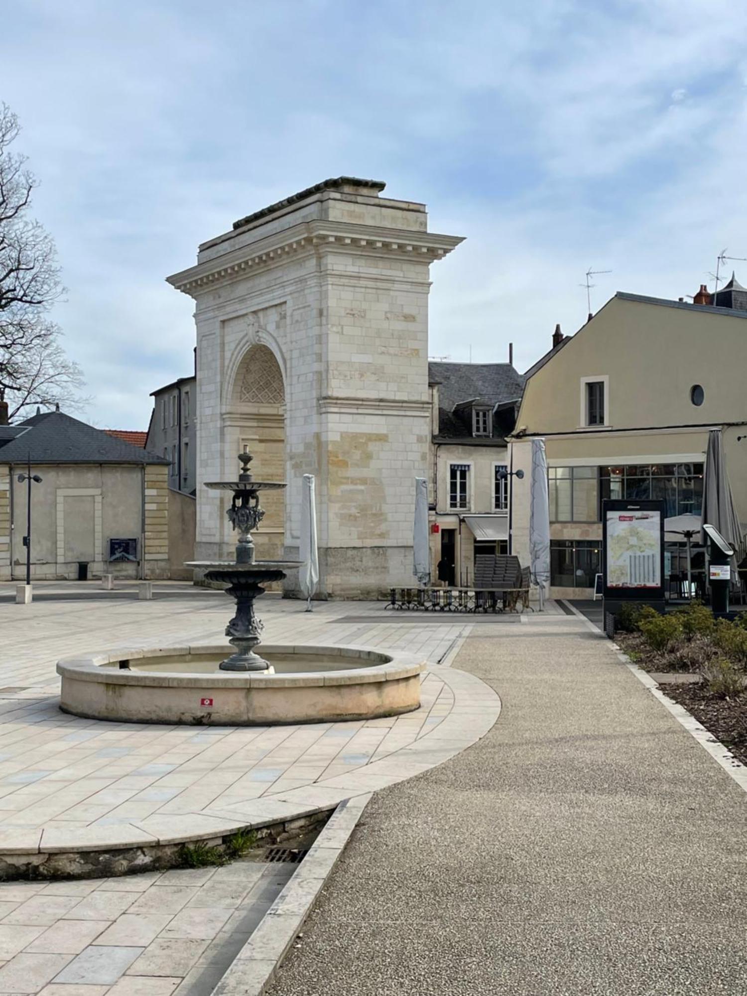 Hotel Des Ducs ヌヴェール エクステリア 写真